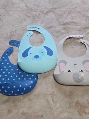 LIL' Llama and Cloud island Silicone Bib Set in Navy, Light Blue, and Gray